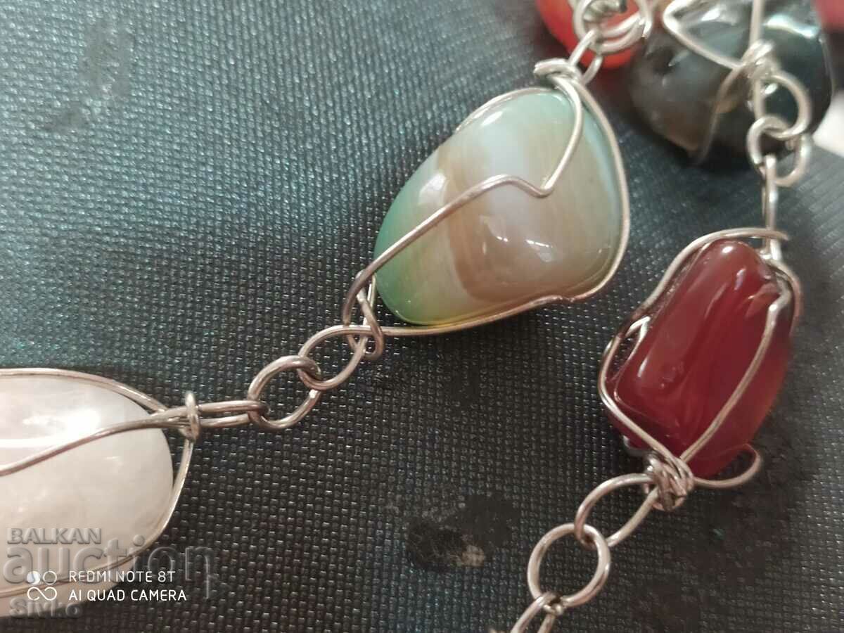 Παράδοση Κολιέ με φυσικές πέτρες Παράδοση Κολιέ με φυσικές πέτρες