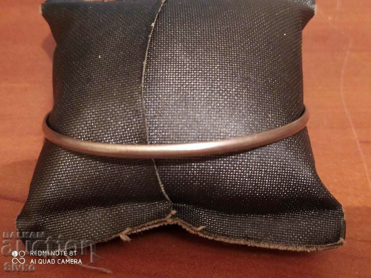 Βραχιόλι με τιμή 0.49 BGN | € 0.25 Βραχιόλι με τιμή 0.49 BGN | € 0.25