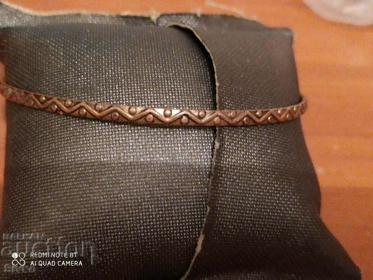 Βραχιόλι με τιμή 0.69 BGN | € 0.35 Βραχιόλι με τιμή 0.69 BGN | € 0.35