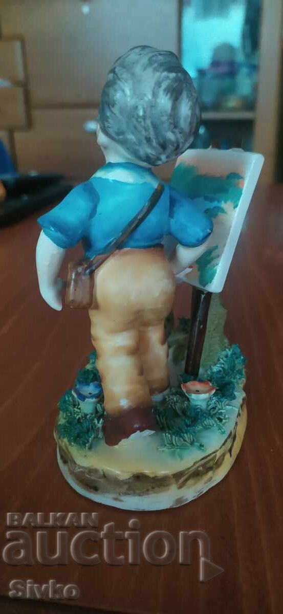 Figurine Artist - 6 Figurine Artist - 6