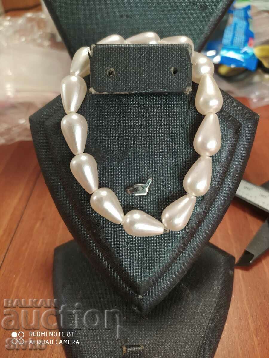 Interesting imitation pearl bracelet