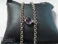 Piatra de brățară arată ca ametist