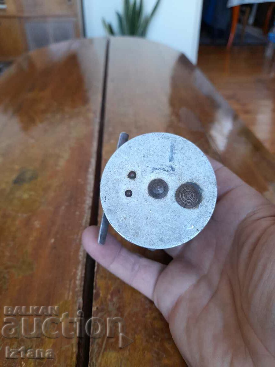 Delivery of Old fishing reel Delivery of Old fishing reel