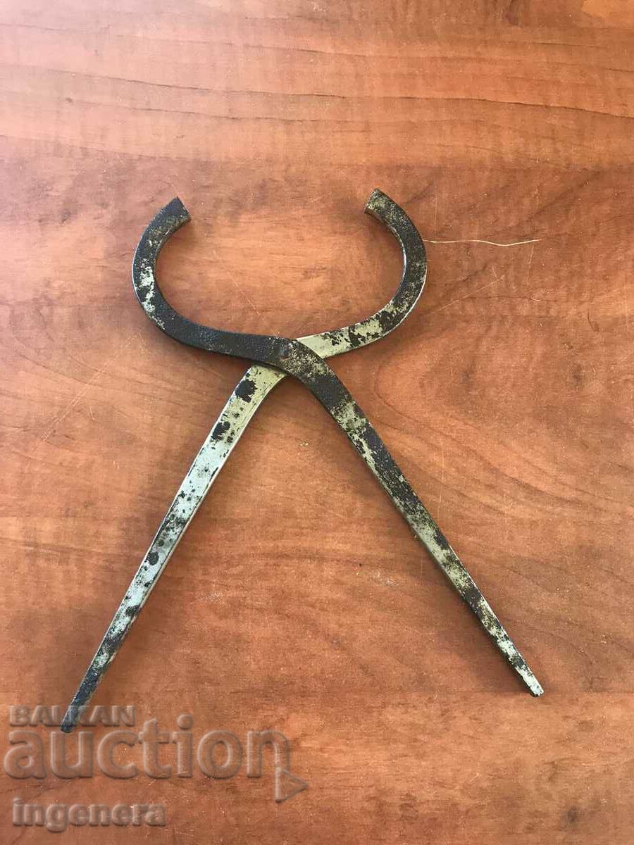 SCREW PLIERS OLD FORGED HORSE HORSE TOOL with price 23.00 BGN | € 11.76 SCREW PLIERS OLD FORGED HORSE HORSE TOOL with price 23.00 BGN | € 11.76