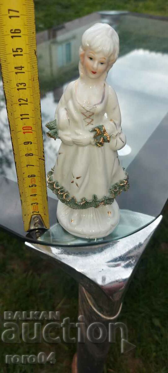 BEAUTIFUL PORCELAIN STATUETTE with price 22.50 BGN | € 11.50 BEAUTIFUL PORCELAIN STATUETTE with price 22.50 BGN | € 11.50