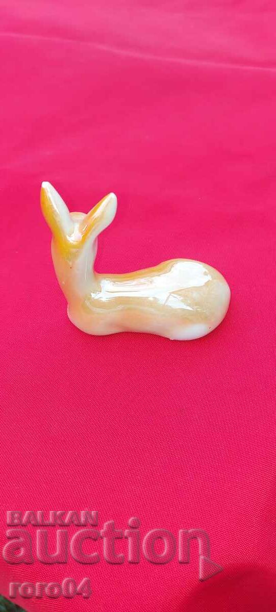 Auction BEAUTIFUL PORCELAIN STATUETTE Auction BEAUTIFUL PORCELAIN STATUETTE