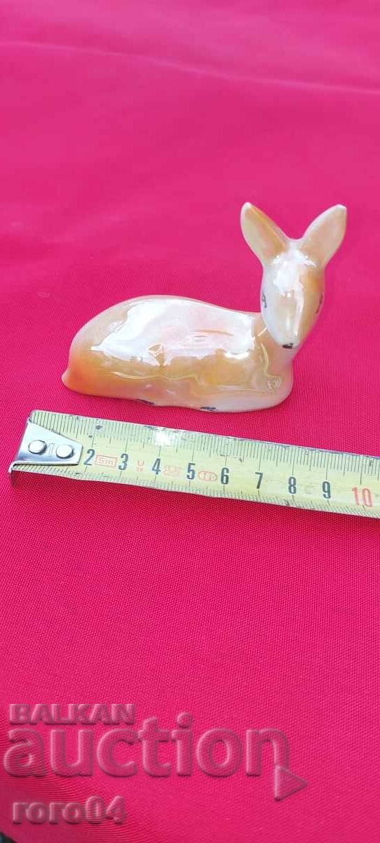 BEAUTIFUL PORCELAIN STATUETTE - 5 BEAUTIFUL PORCELAIN STATUETTE - 5