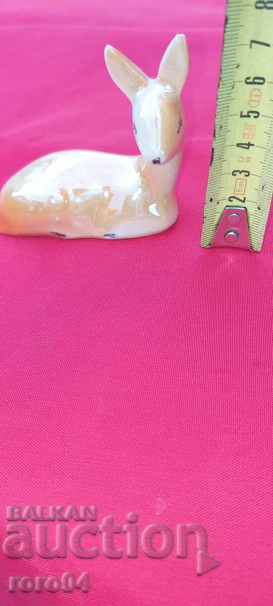 BEAUTIFUL PORCELAIN STATUETTE - 6 BEAUTIFUL PORCELAIN STATUETTE - 6