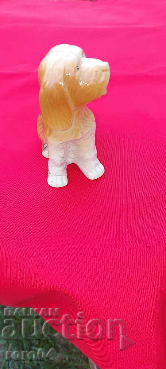 Auction BEAUTIFUL PORCELAIN STATUETTE Auction BEAUTIFUL PORCELAIN STATUETTE