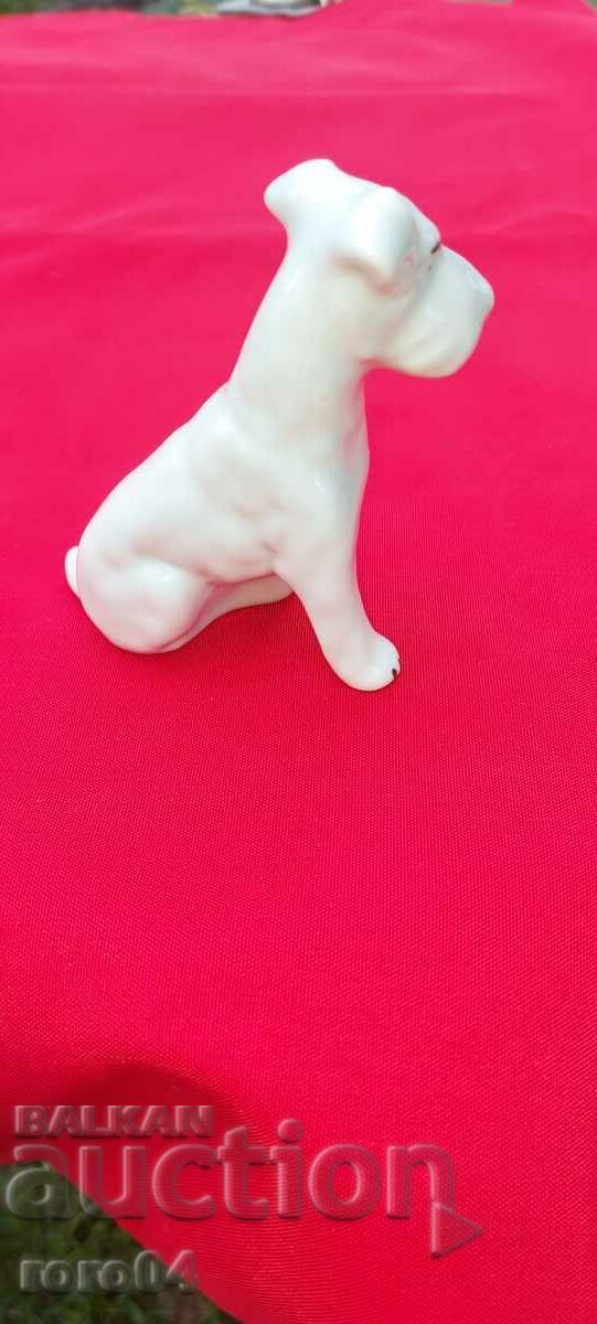 Licitație FRUMOASA STATUETA DE PORCELAN