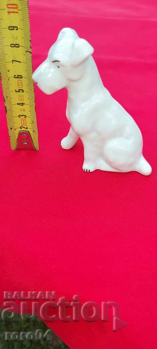 BEAUTIFUL PORCELAIN STATUETTE - 5