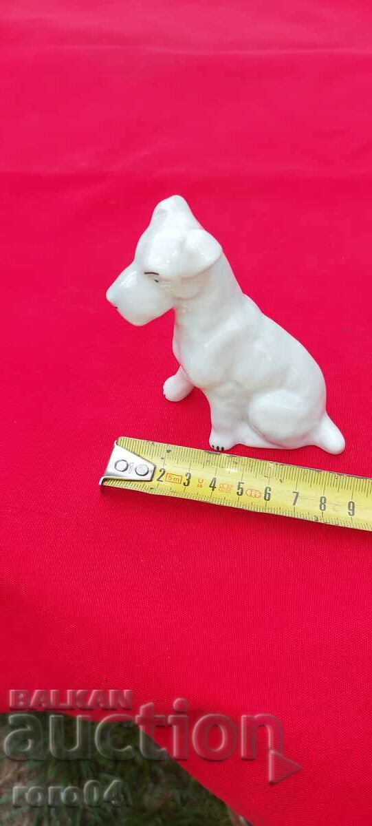 BEAUTIFUL PORCELAIN STATUETTE - 6