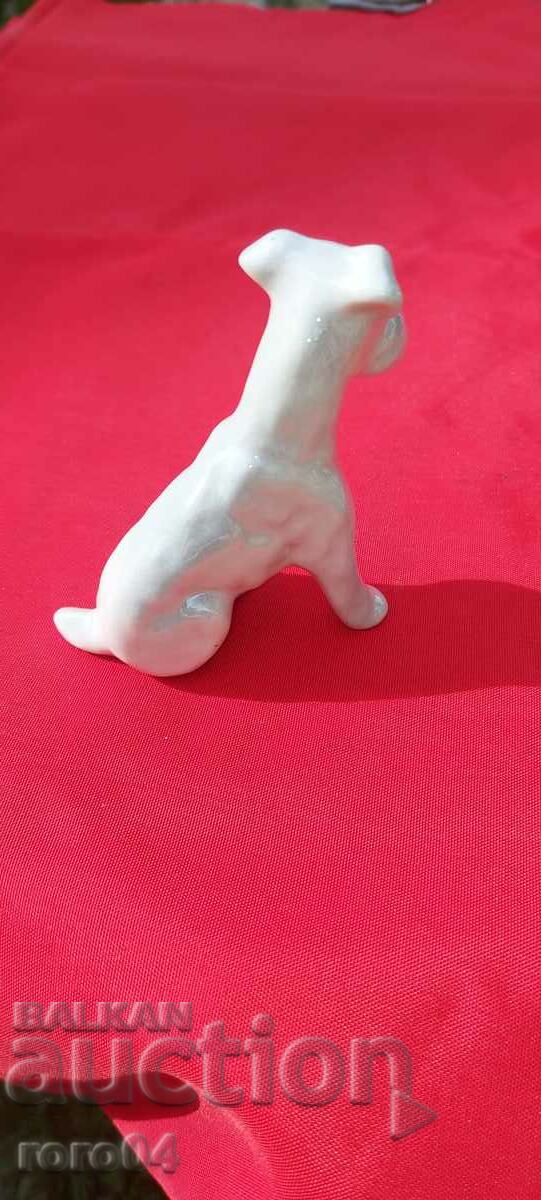 Auction BEAUTIFUL PORCELAIN STATUETTE Auction BEAUTIFUL PORCELAIN STATUETTE