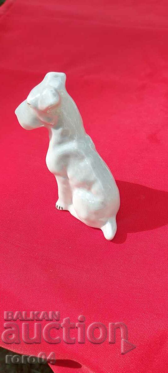Livrarea FRUMOASA STATUETA DE PORCELAN