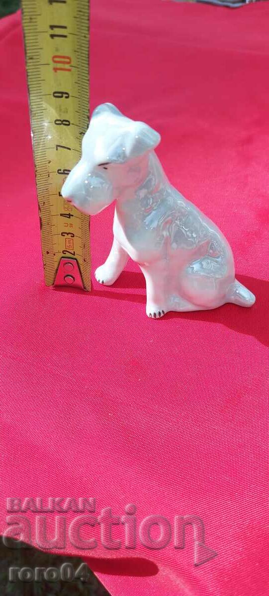 BEAUTIFUL PORCELAIN STATUETTE - 5 BEAUTIFUL PORCELAIN STATUETTE - 5