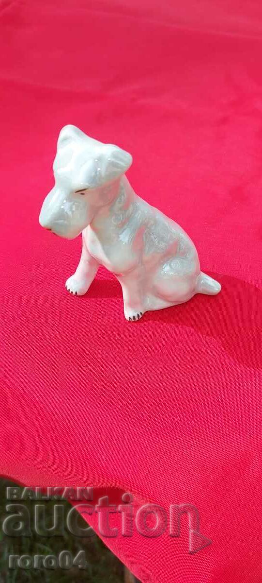 FRUMOASA STATUETA DE PORCELAN