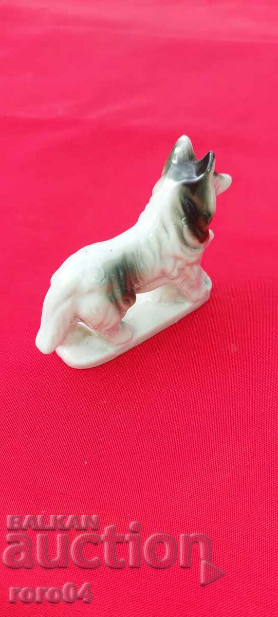 Delivery of BEAUTIFUL PORCELAIN STATUETTE Delivery of BEAUTIFUL PORCELAIN STATUETTE