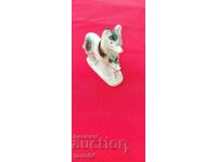 BEAUTIFUL PORCELAIN STATUETTE