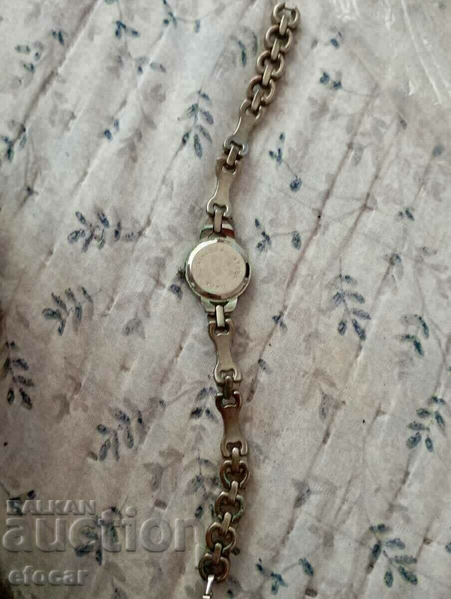 Auction Gucci women's watch Auction Gucci women's watch