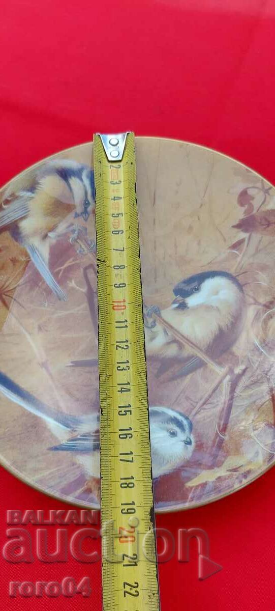 FRUMOASĂ PLATĂ DE PORCELAN cu preț € 10.99 | 21.49 BGN