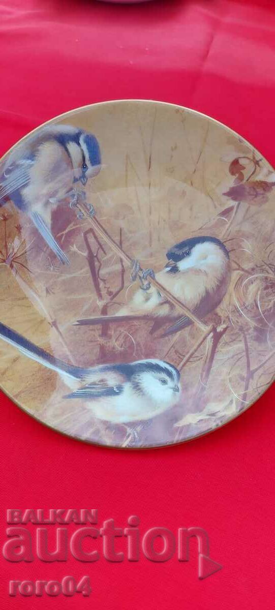 Licitație FRUMOASĂ PLATĂ DE PORCELAN