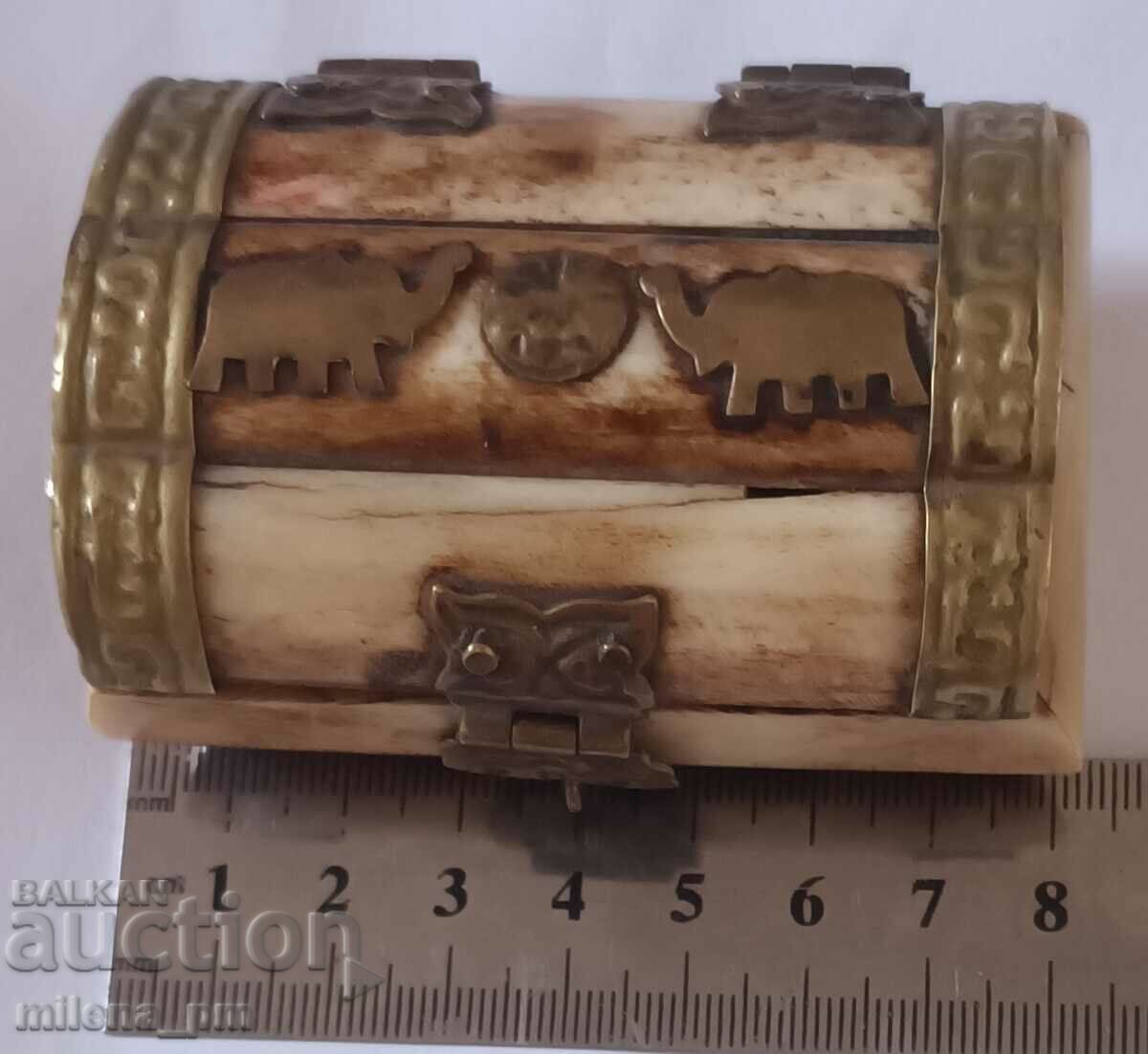 A small box with price 49.99 BGN | € 25.56 A small box with price 49.99 BGN | € 25.56