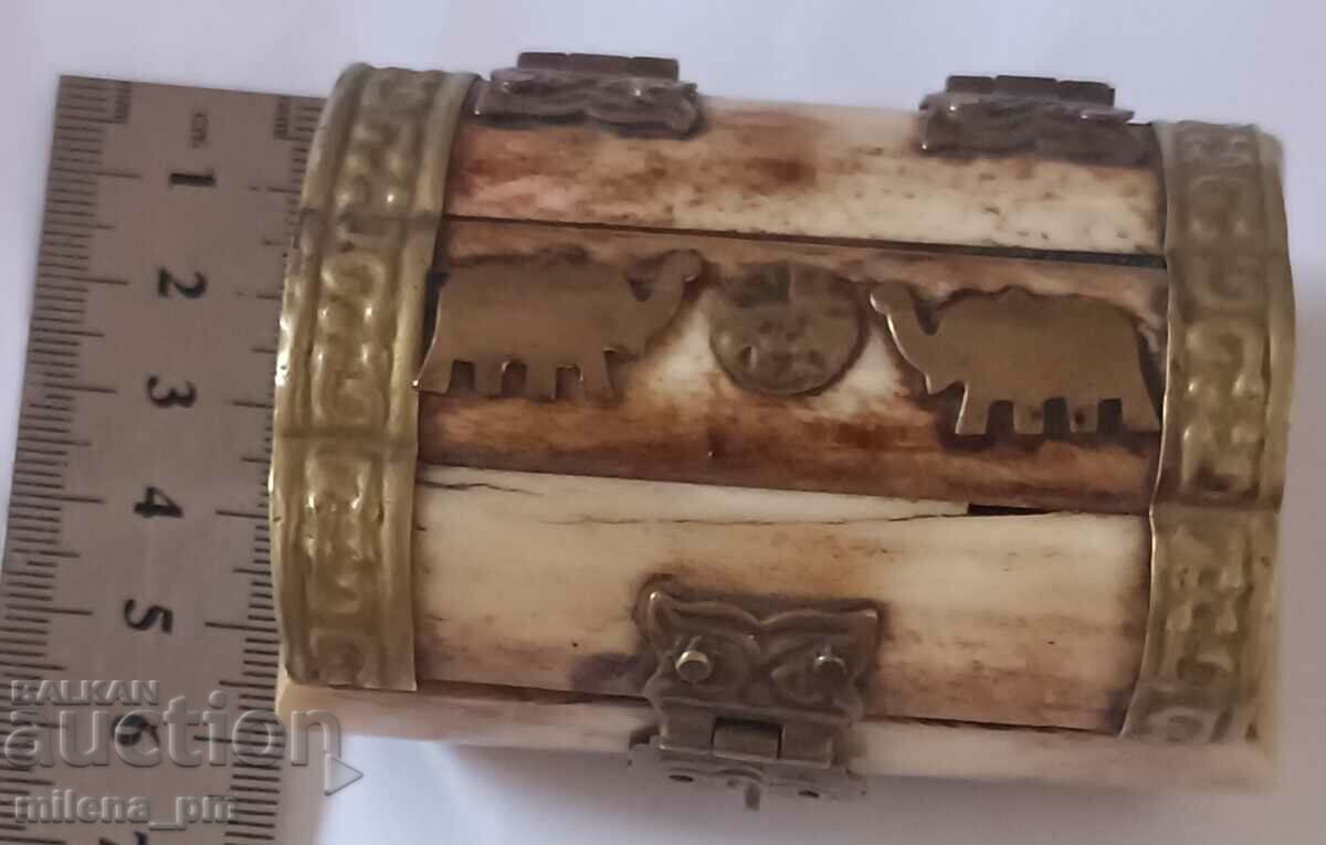 Auction A small box Auction A small box