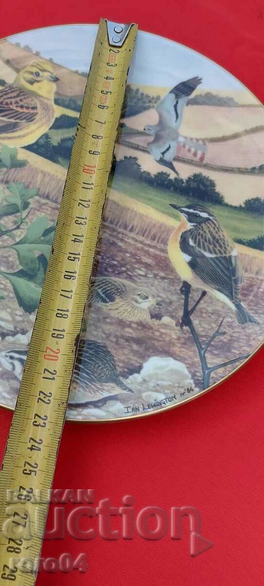 FRUMOASĂ PLATĂ DE PORCELAN cu preț € 17.99 | 35.19 BGN