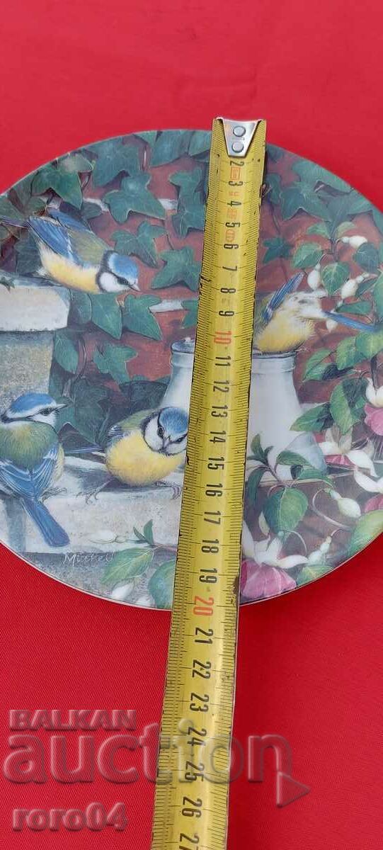 FRUMOASĂ PLATĂ DE PORCELAN cu preț € 15.99 | 31.27 BGN FRUMOASĂ PLATĂ DE PORCELAN cu preț € 15.99 | 31.27 BGN