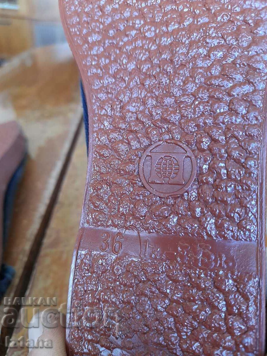 Cizme vechi de cauciuc, cizme de pânză PIRIN - 5 Cizme vechi de cauciuc, cizme de pânză PIRIN - 5