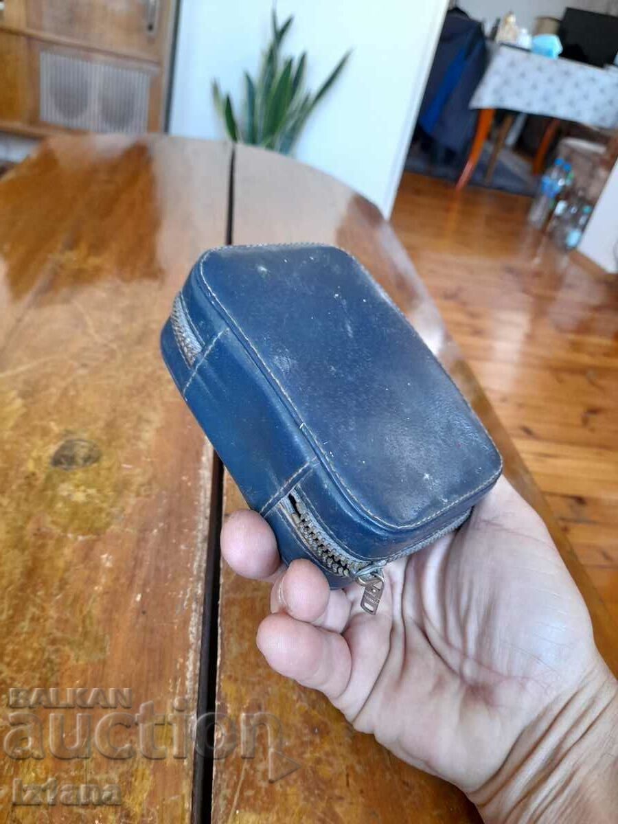 Delivery of Old shaving kit Delivery of Old shaving kit