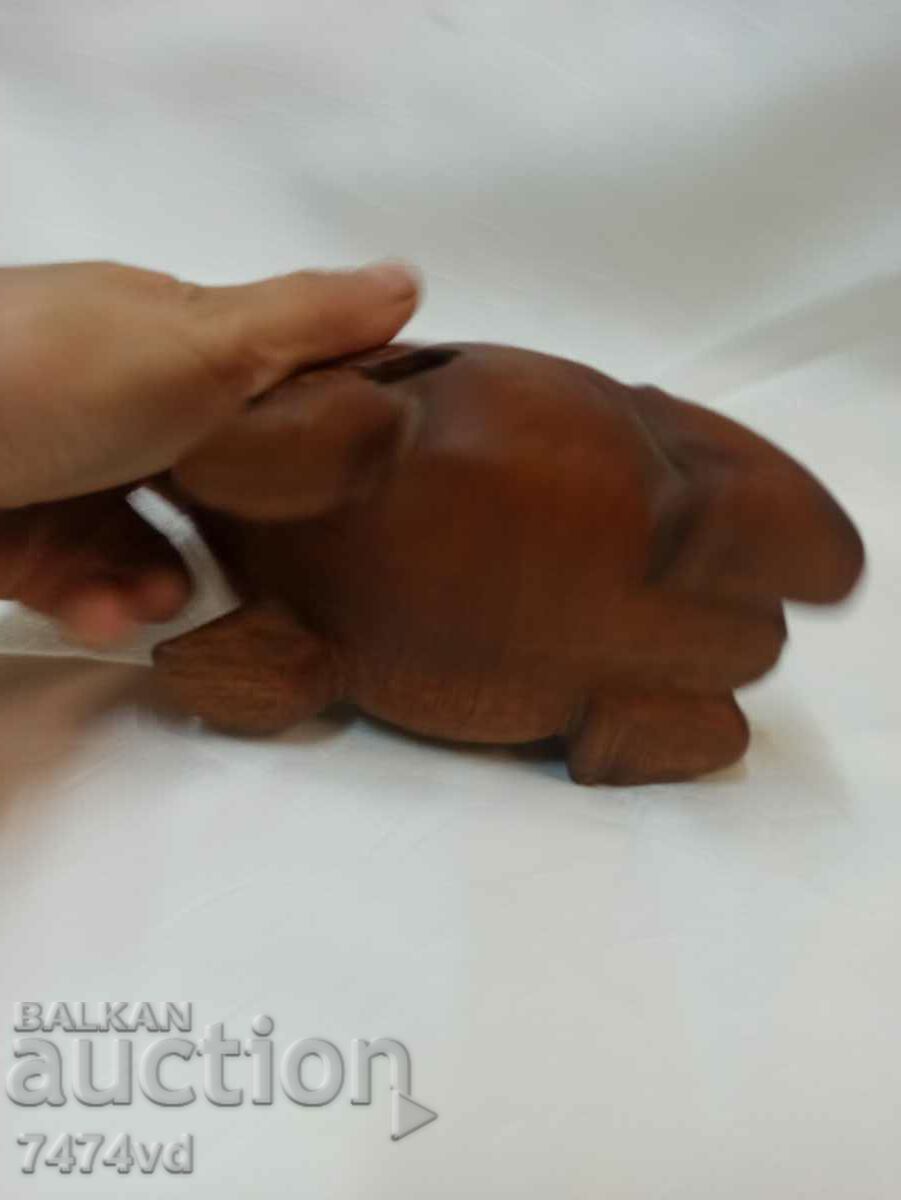 Delivery of WOODEN FIGURE OF A FROG Delivery of WOODEN FIGURE OF A FROG