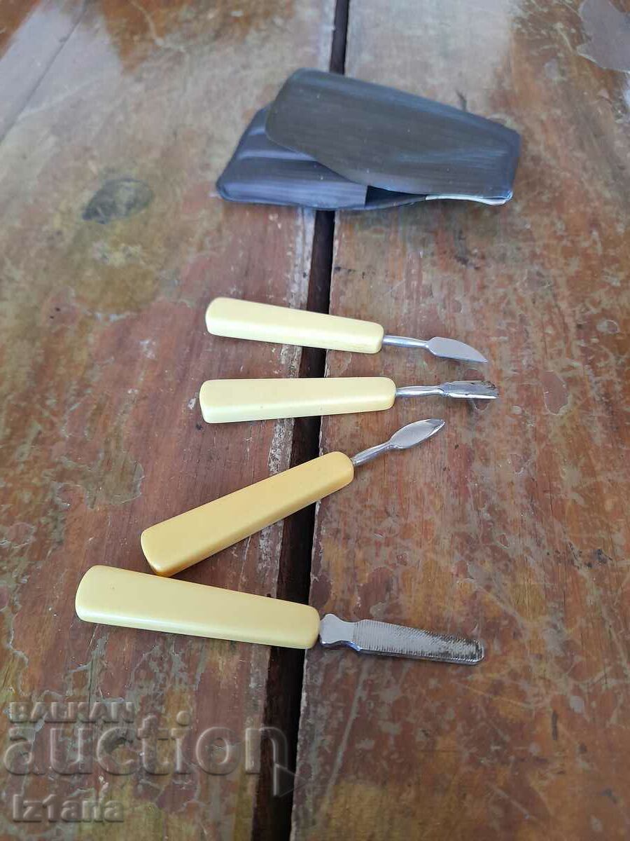 Auction  Old lady's nail kit