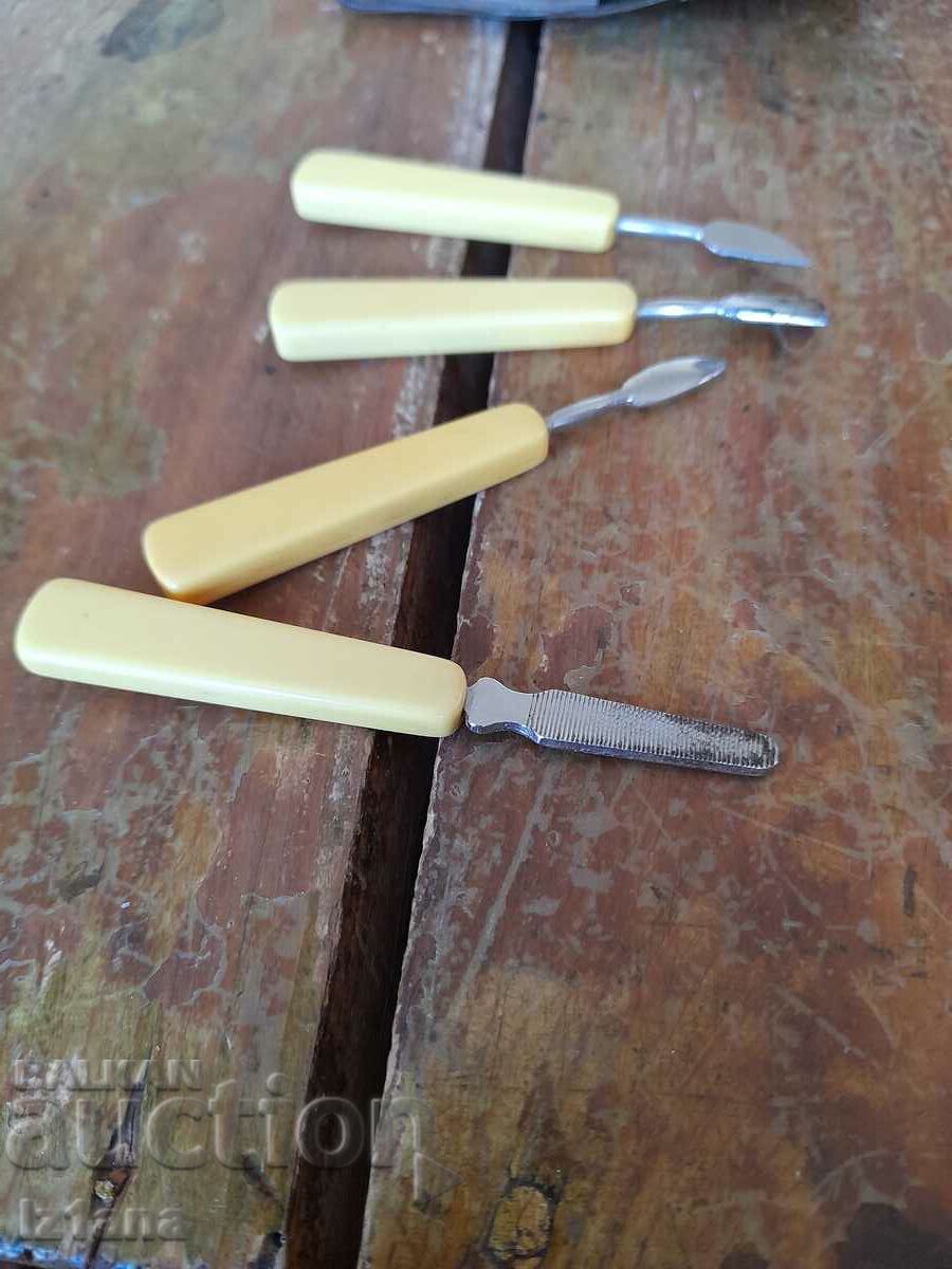 Old lady's nail kit - 5