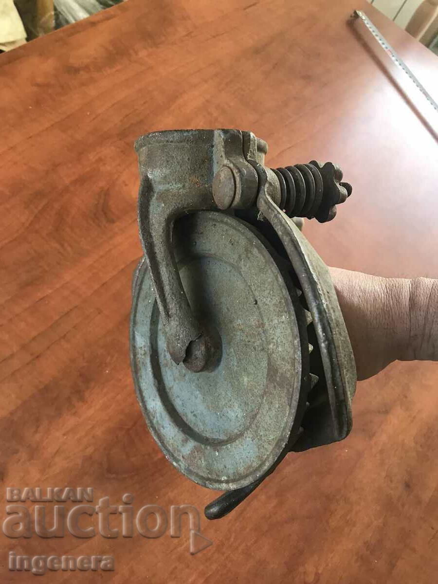 Delivery of CORN THROWER OLD MARKED Delivery of CORN THROWER OLD MARKED