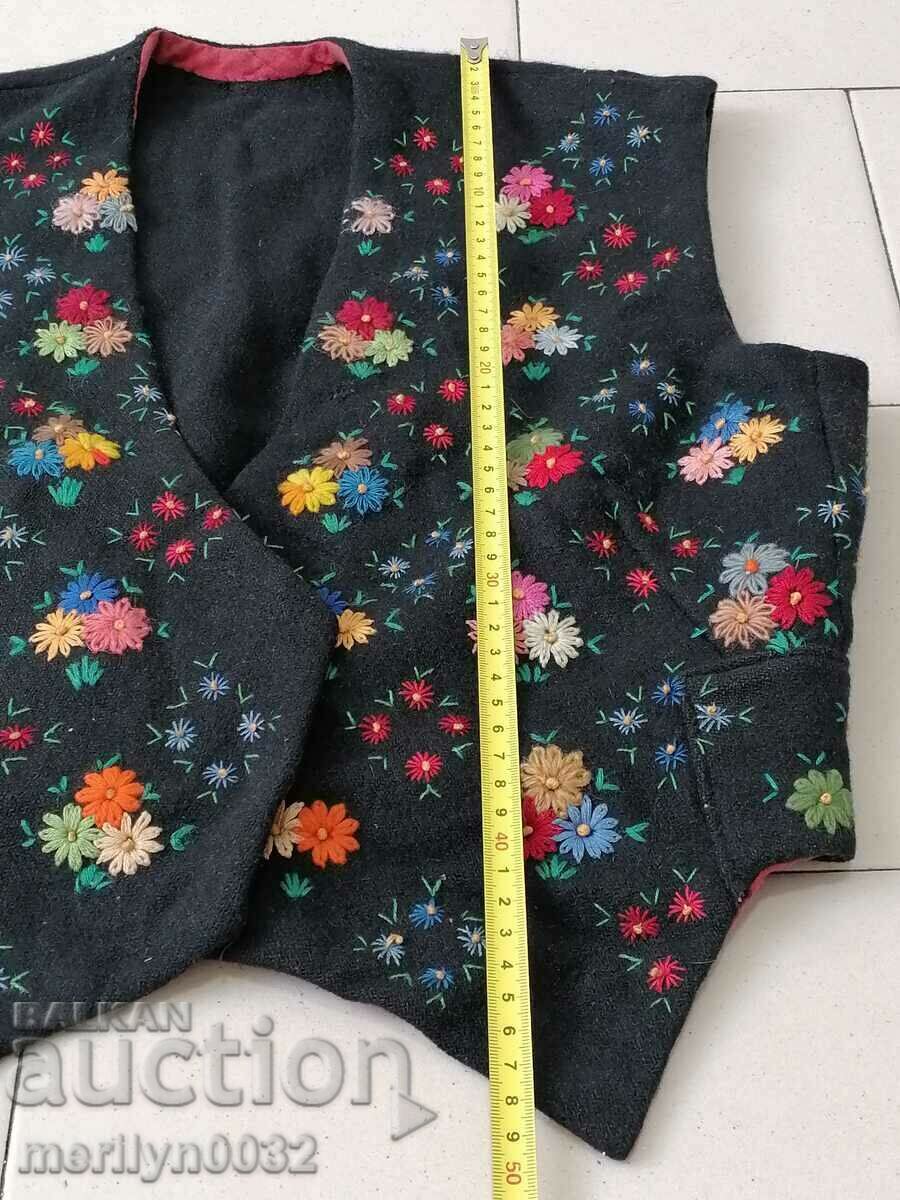Женско елече, стар вълнен тъкан елек с бродерия шевици носия - 5 Женско елече, стар вълнен тъкан елек с бродерия шевици носия - 5