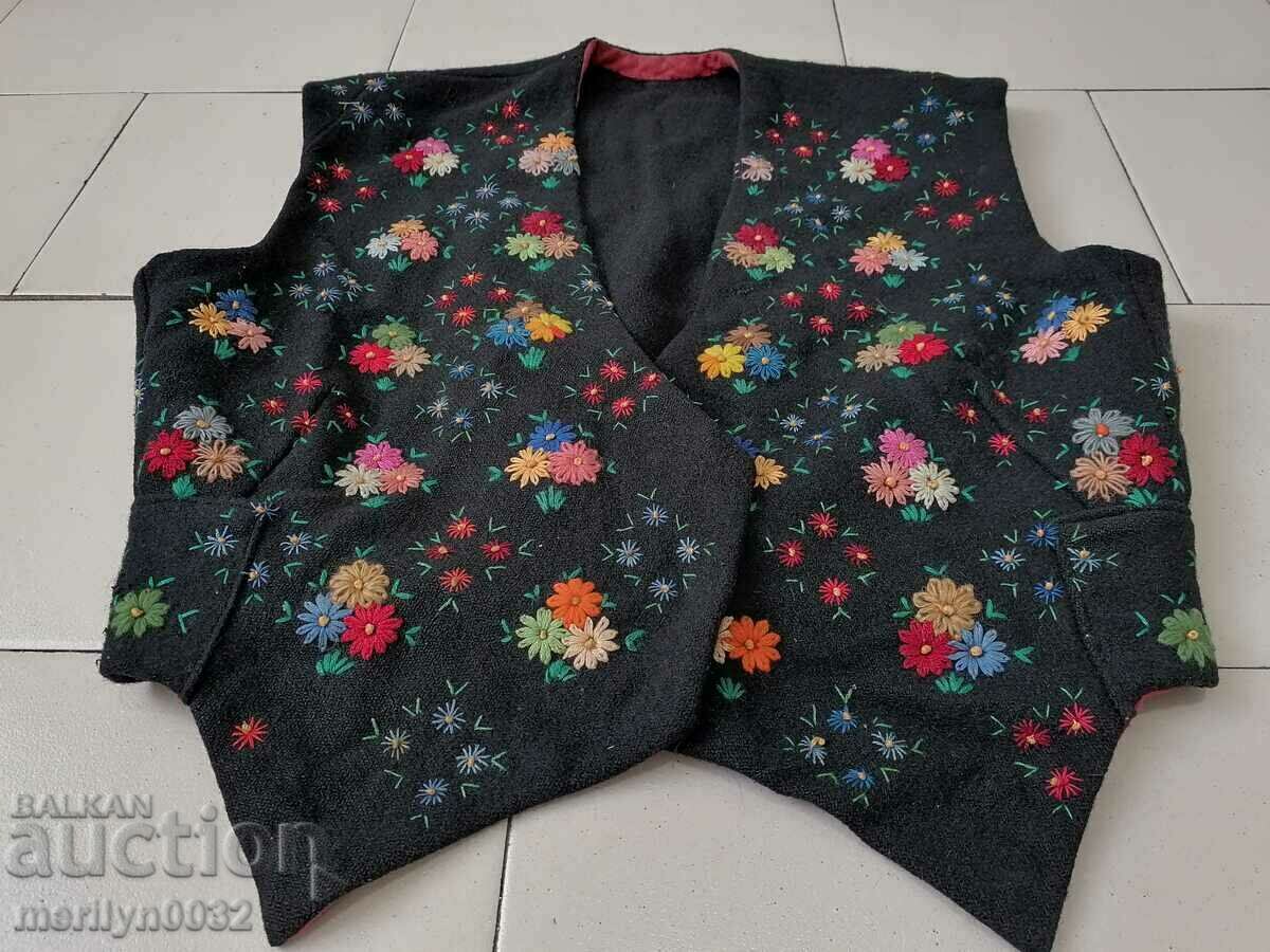Женско елече, стар вълнен тъкан елек с бродерия шевици носия - 7 Женско елече, стар вълнен тъкан елек с бродерия шевици носия - 7
