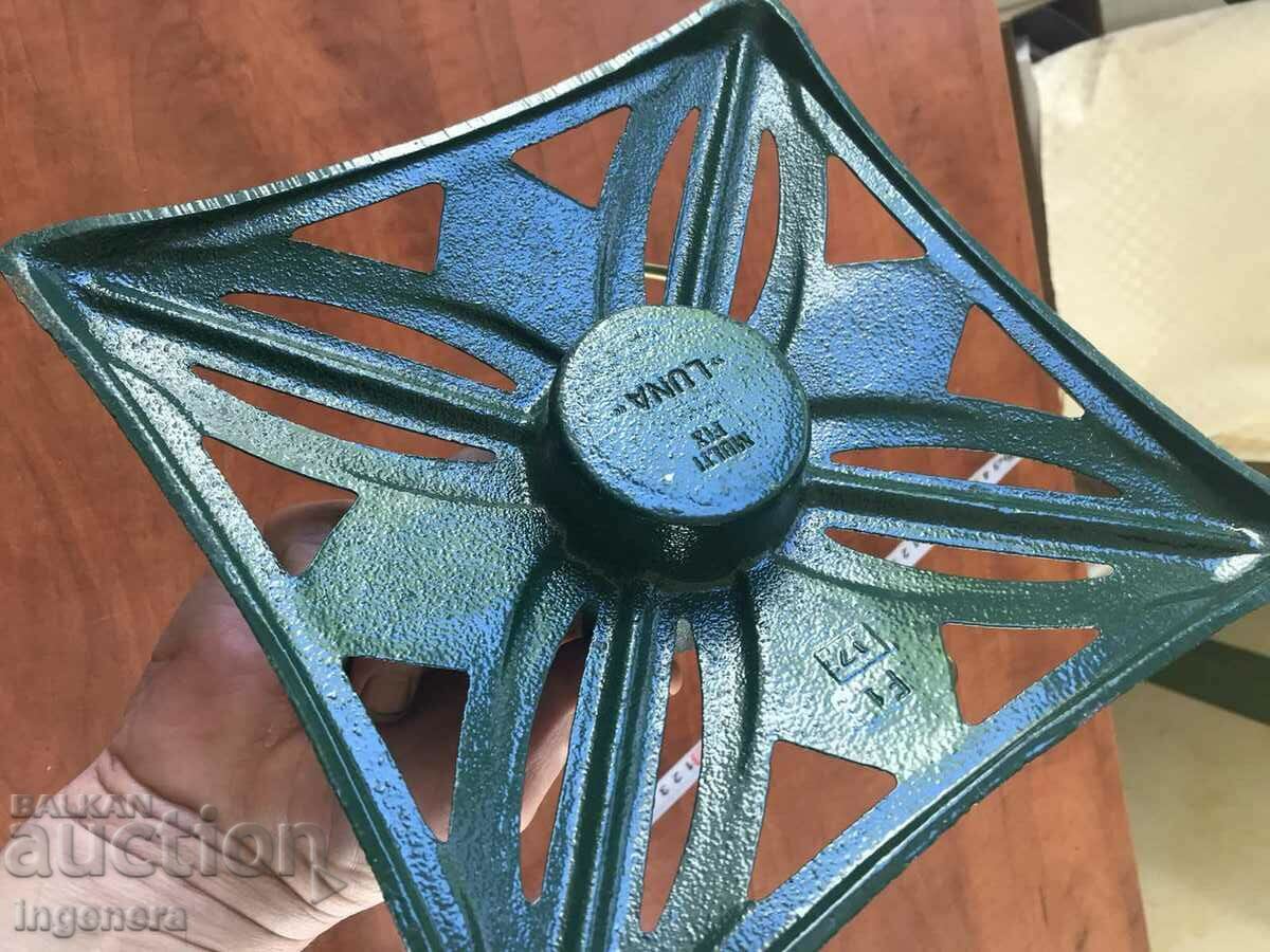 CAST IRON STAND FOR TREE CHAIR TABLE OR OTHER - 5 CAST IRON STAND FOR TREE CHAIR TABLE OR OTHER - 5