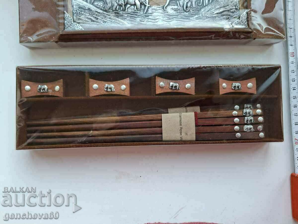 Delivery of Wonderful sushi and decoration set/unopened