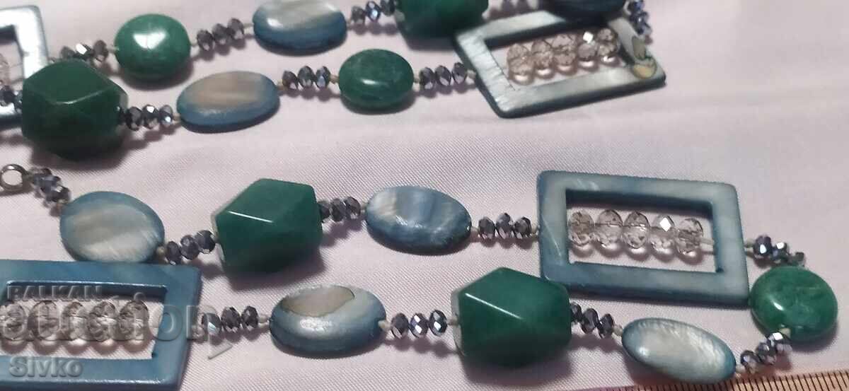 Delivery of Effective necklace, looks like mother-of-pearl Delivery of Effective necklace, looks like mother-of-pearl