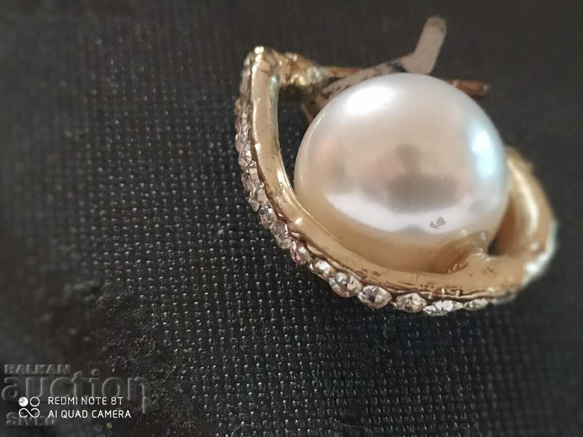 Delivery of Zircon pearl earring Delivery of Zircon pearl earring