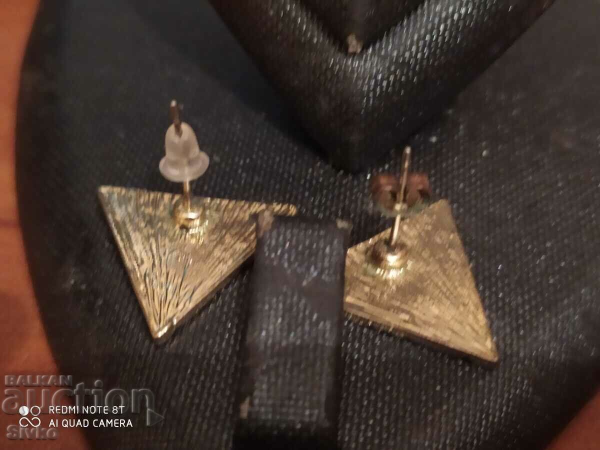 Triangular earrings with price 0.99 BGN | € 0.51 Triangular earrings with price 0.99 BGN | € 0.51