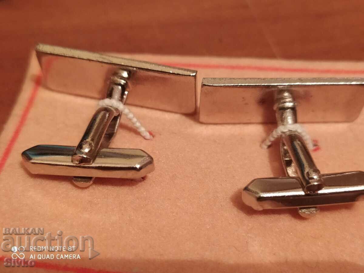 Delivery of Buttons Delivery of Buttons