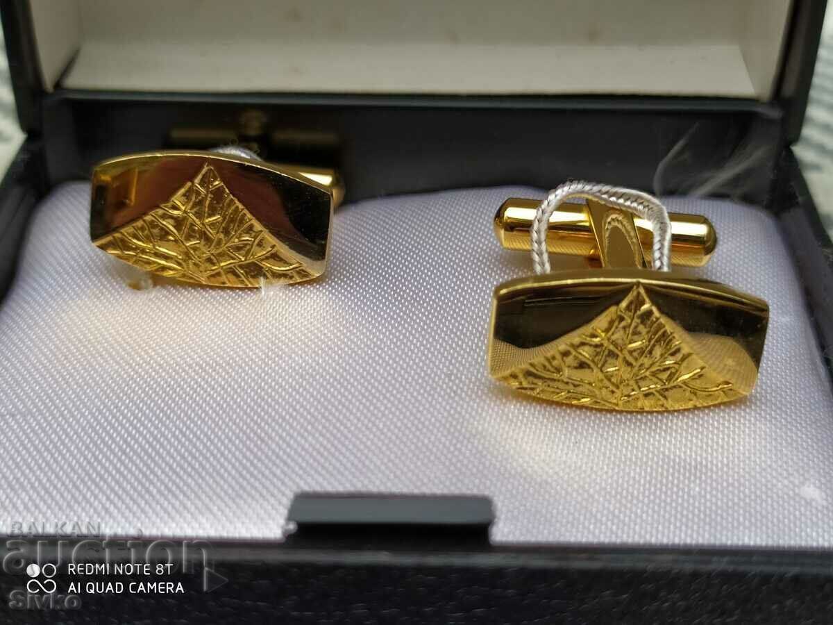 Бутонели позлата - С с цена 9.99 лв. | € 5.11 Бутонели позлата - С с цена 9.99 лв. | € 5.11