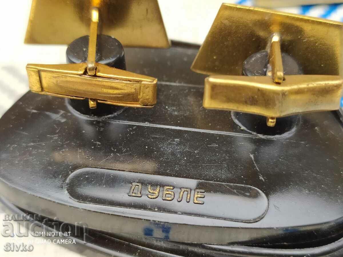 Доставка на Бутонели позлата - С Доставка на Бутонели позлата - С