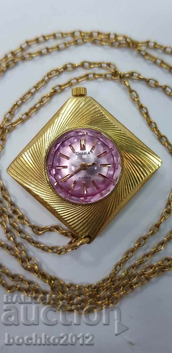 Frumos ceas de damă URSS - medalion - Pescăruș
