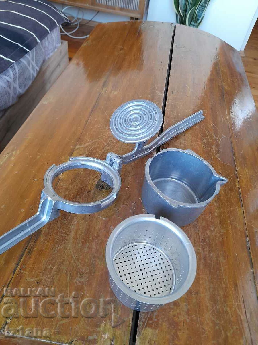 Auction  Old citrus press, fruit press