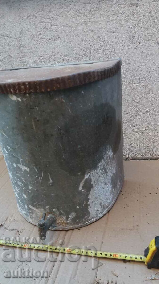 Auction massive water tank, rustic sink Auction massive water tank, rustic sink