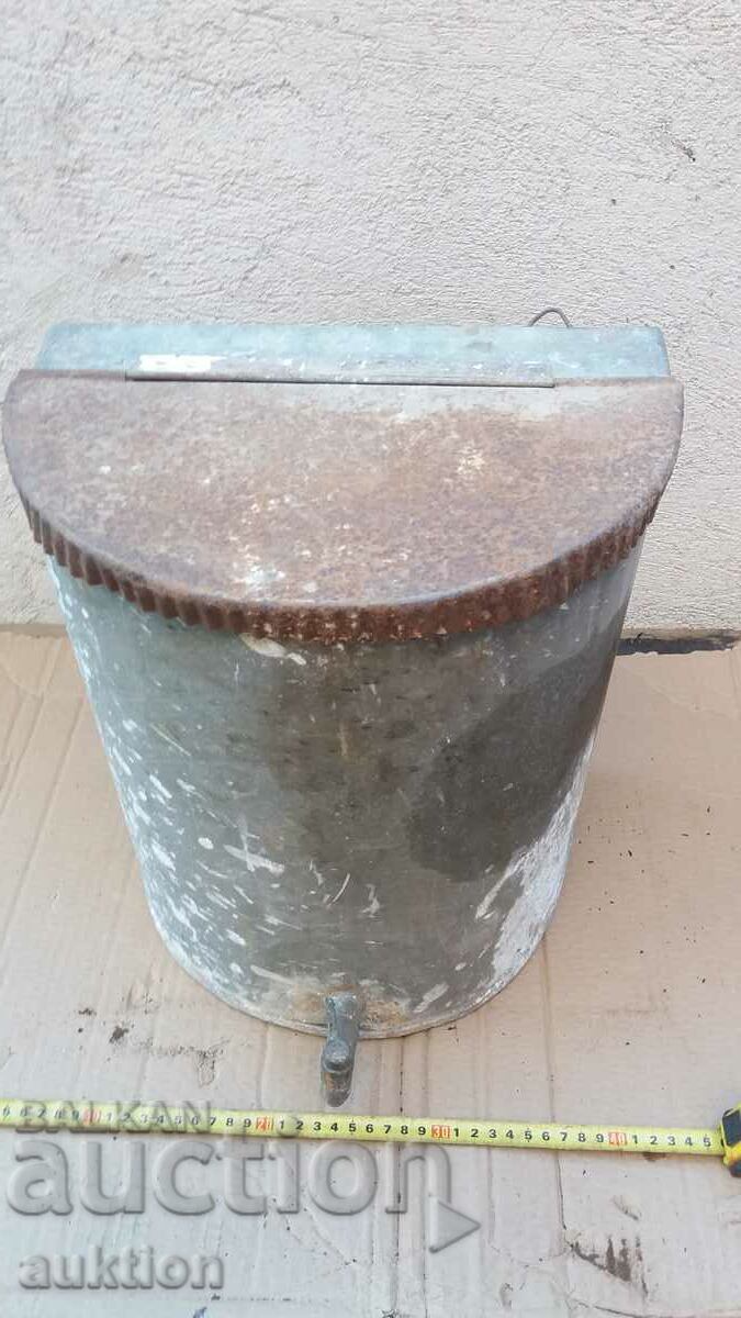 Delivery of massive water tank, rustic sink Delivery of massive water tank, rustic sink