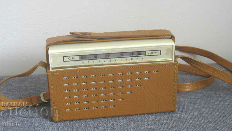 Primul radio bulgar cu tranzistori Echo RDT 63